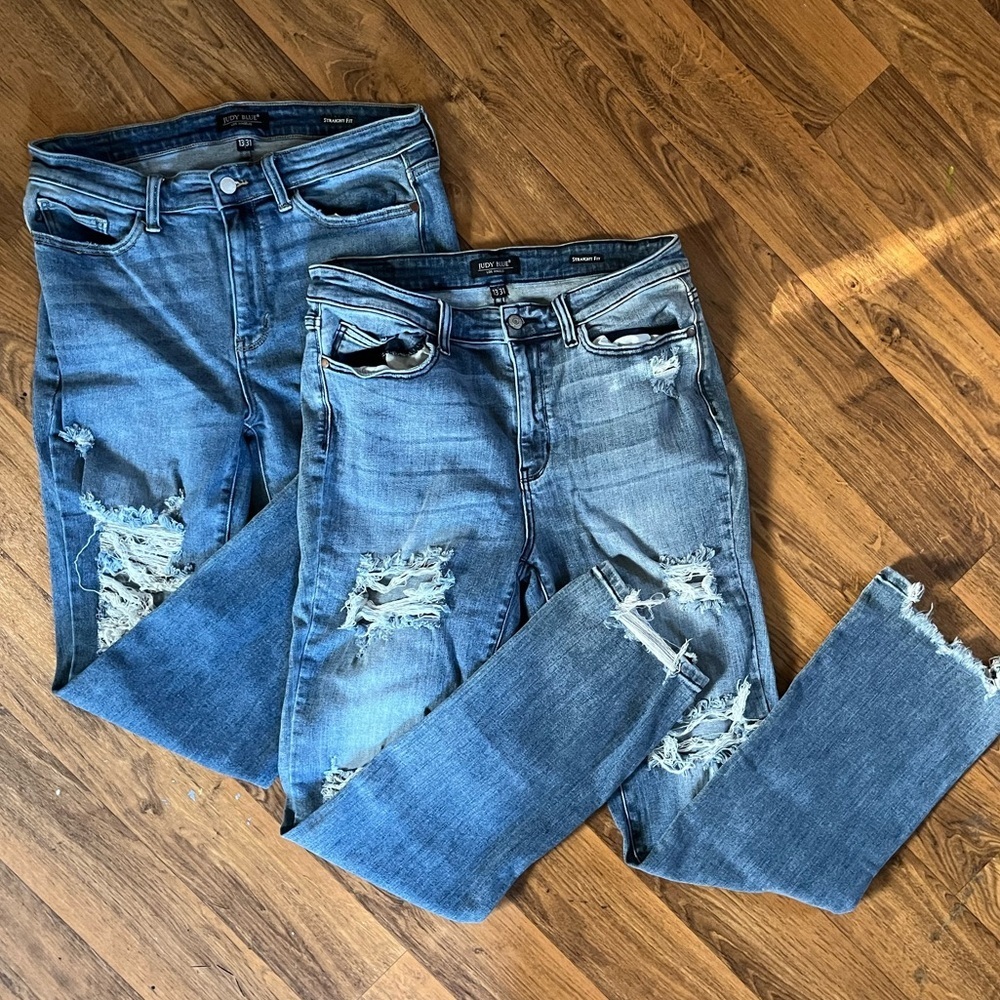 Judy Blue TWO Distressed Straight Fit Jeans - Size 13/31